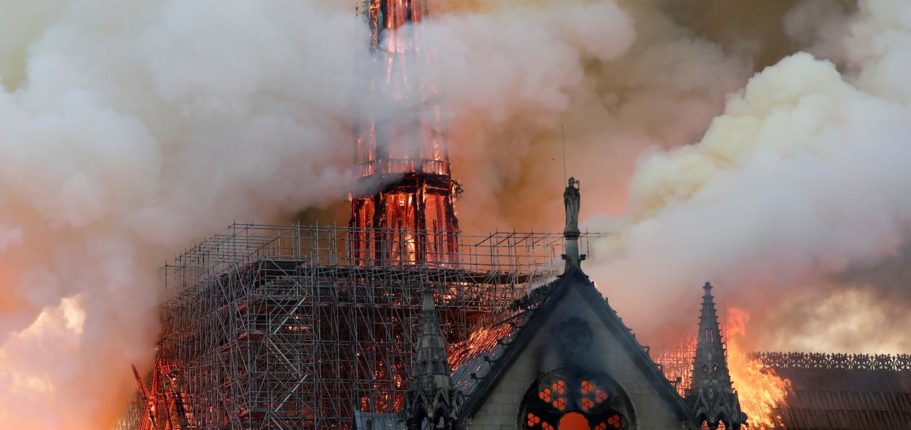 La Cattedrale Di Notre-Dame In Fiamme. Foto Reuters/Benoit Tessier.